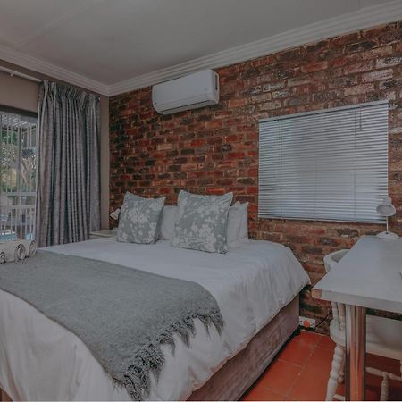 Cosy Cottages Guesthouse Potchefstroom Kültér fotó